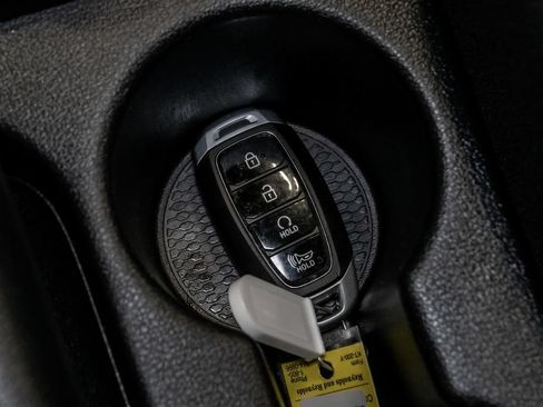 Used 2025 Hyundai Venue SEL FWD image 25