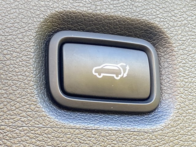 Used 2023 Hyundai Santa Fe SEL FWD image 7