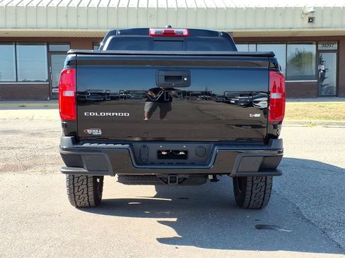 Used 2021 Chevrolet Colorado Z71 w/ Z71 Midnight Edition AWD/4WD image 4