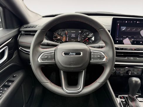 Used 2024 Jeep Compass Trailhawk image 12