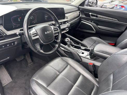 Used 2023 Kia Telluride EX w/ EX Captain's Chair Package AWD/4WD image 17