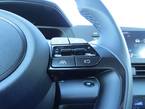 Used 2025 Hyundai Elantra Sport image 18