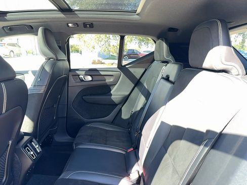 Used 2021 Volvo XC40 T5 R-Design w/ Protection Package image 13