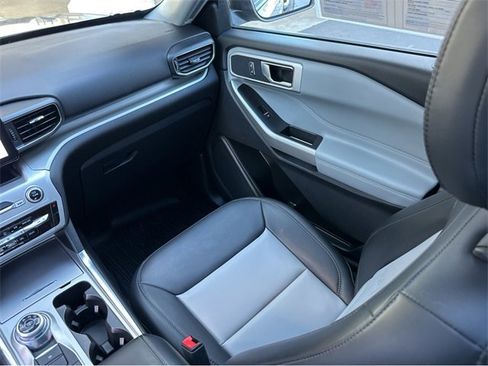 Certified 2022 Ford Explorer XLT w/ Equipment Group 202A image 14