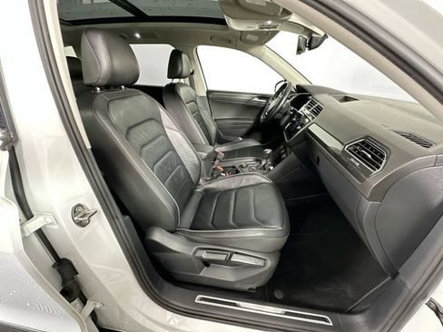 Used 2019 Volkswagen Tiguan SEL Premium w/ 3rd Row Seat Package AWD/4WD image 32
