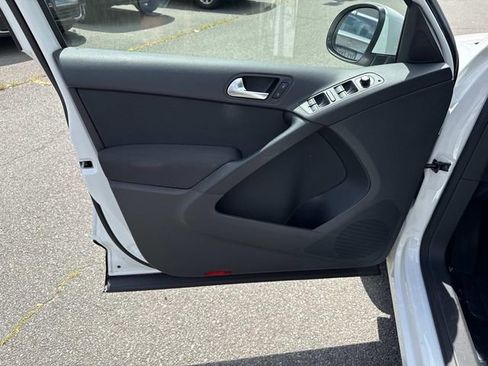 Used 2017 Volkswagen Tiguan Limited FWD image 13