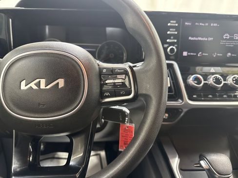Used 2023 Kia Sorento LX FWD image 18