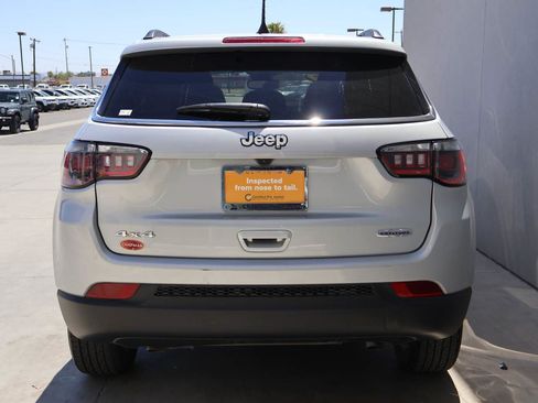 Used 2025 Jeep Compass Latitude AWD/4WD image 4