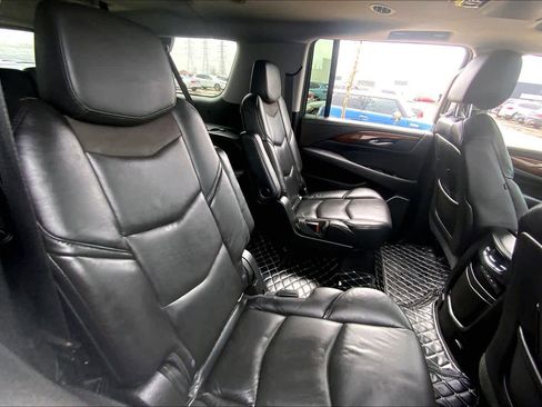 Used 2018 Cadillac Escalade ESV Luxury image 20