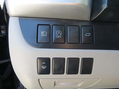 Used 2019 Toyota Highlander XLE FWD image 19