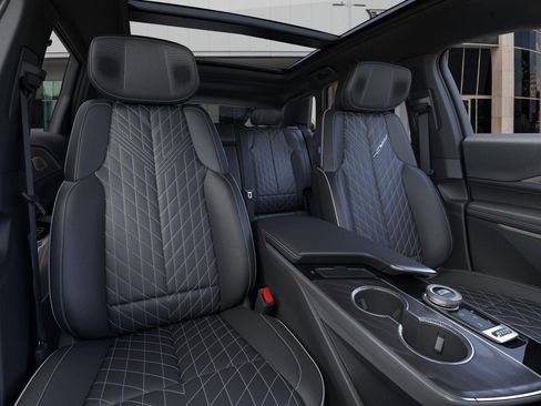 New 2026 Cadillac Lyriq V w/ LPO, Floor Liner Package AWD/4WD image 16
