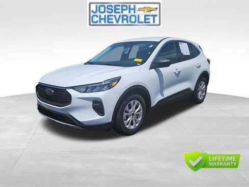 Used 2023 Ford Escape Active w/ Cold Weather Package FWD image 2