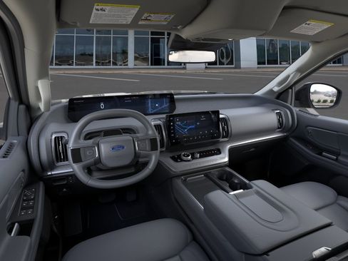 New 2026 Ford Expedition Active image 9