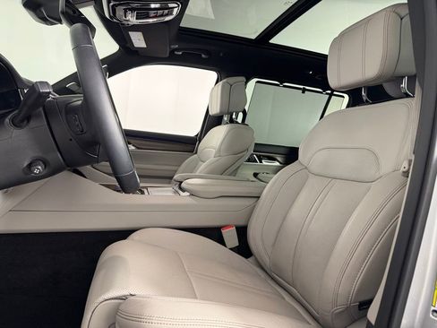 Certified 2025 Jeep Grand Wagoneer 4WD image 24