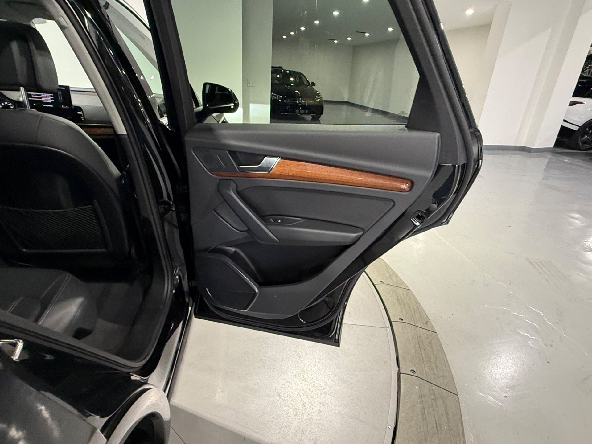 Used 2023 Audi Q5 2.0T Premium w/ Convenience Package AWD/4WD image 40