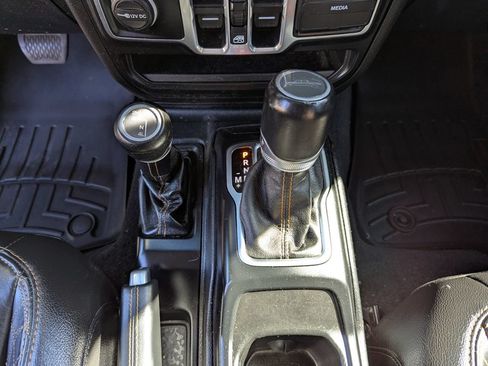 Used 2021 Jeep Gladiator Overland AWD/4WD image 24