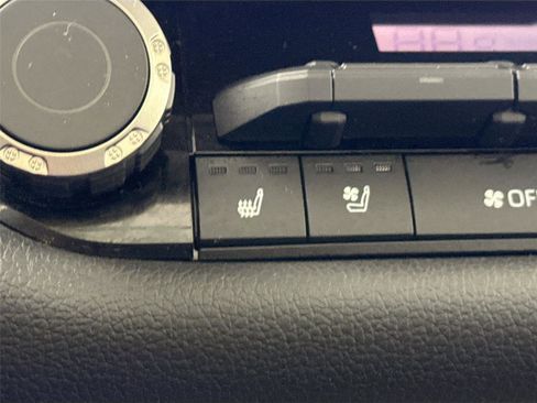 Used 2023 Toyota Tundra Limited image 8