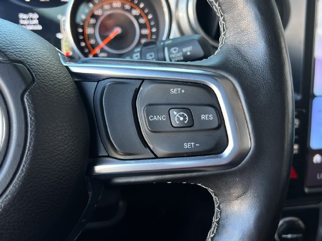 Used 2018 Jeep Wrangler Unlimited Sahara AWD/4WD image 34