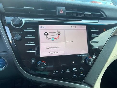 Used 2019 Toyota Camry XLE FWD image 10