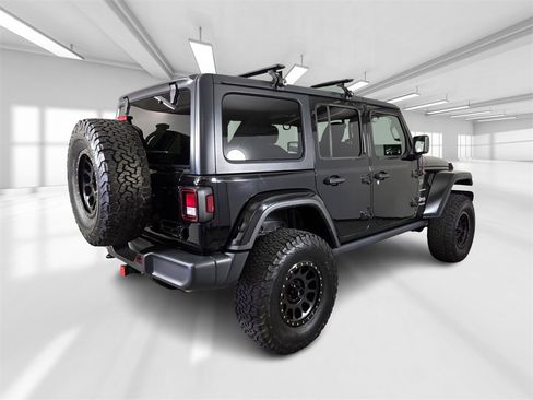 Used 2019 Jeep Wrangler Unlimited Sahara image 7