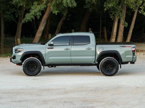 Used 2021 Toyota Tacoma TRD Pro AWD/4WD image 2