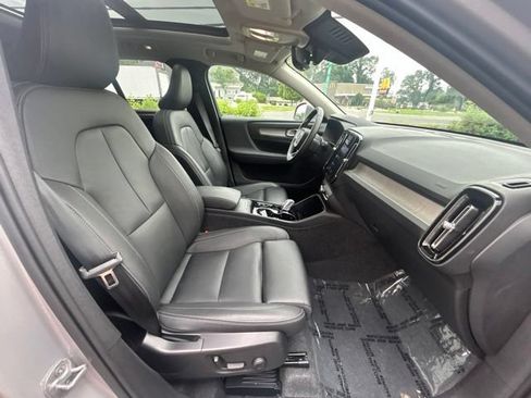 Certified 2025 Volvo XC40 B5 Plus AWD/4WD image 15