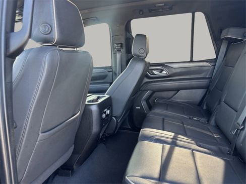 Used 2023 GMC Yukon SLT w/ SLT Premium Package image 21