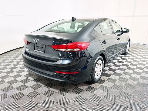 Used 2018 Hyundai Elantra SE w/ SE Connectivity Package 04 FWD image 3