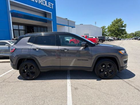 Used 2021 Jeep Compass Latitude AWD/4WD image 2