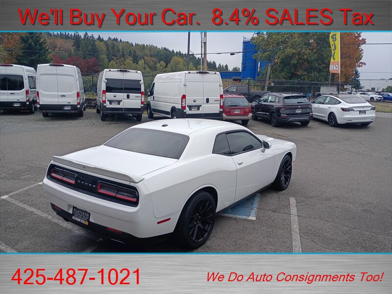 Used 2019 Dodge Challenger SXT RWD image 6