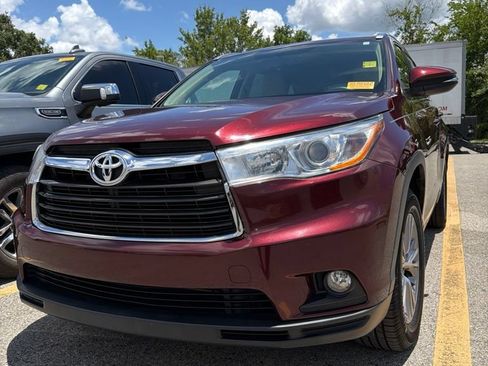 Used 2014 Toyota Highlander XLE FWD image 1