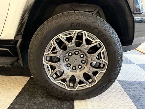 Used 2025 GMC Hummer EV 3X image 13