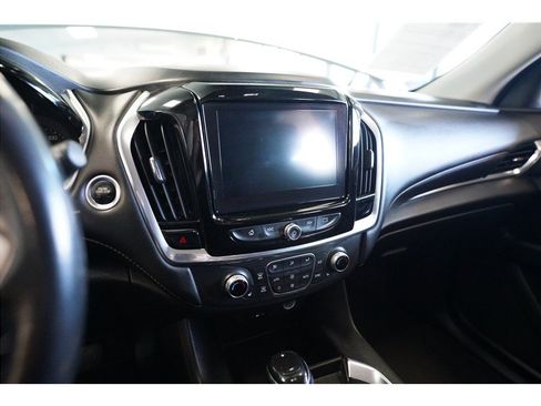 Used 2020 Chevrolet Traverse LT FWD image 21