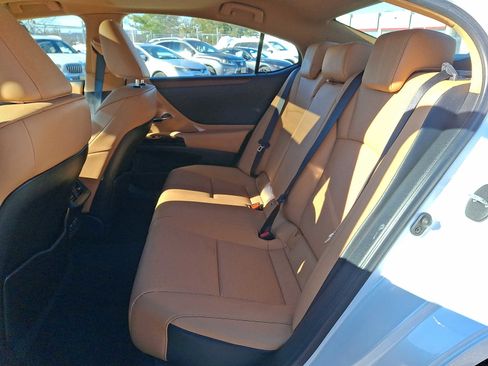 Used 2023 Lexus ES 350 w/ Premium Package image 9