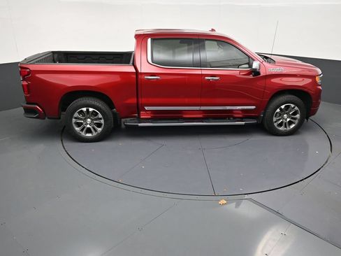 Used 2024 Chevrolet Silverado 1500 High Country w/ Z71 Off-Road Package AWD/4WD image 18