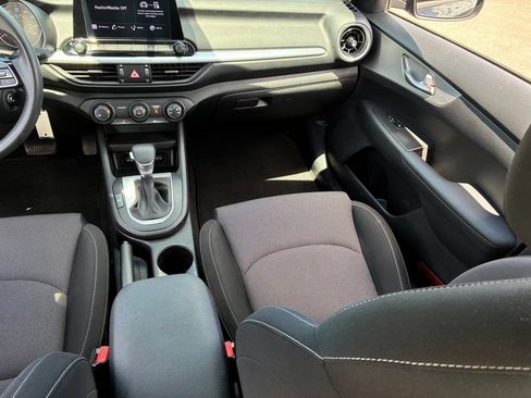 Used 2022 Kia Forte LXS w/ LXS Technology Package FWD image 12