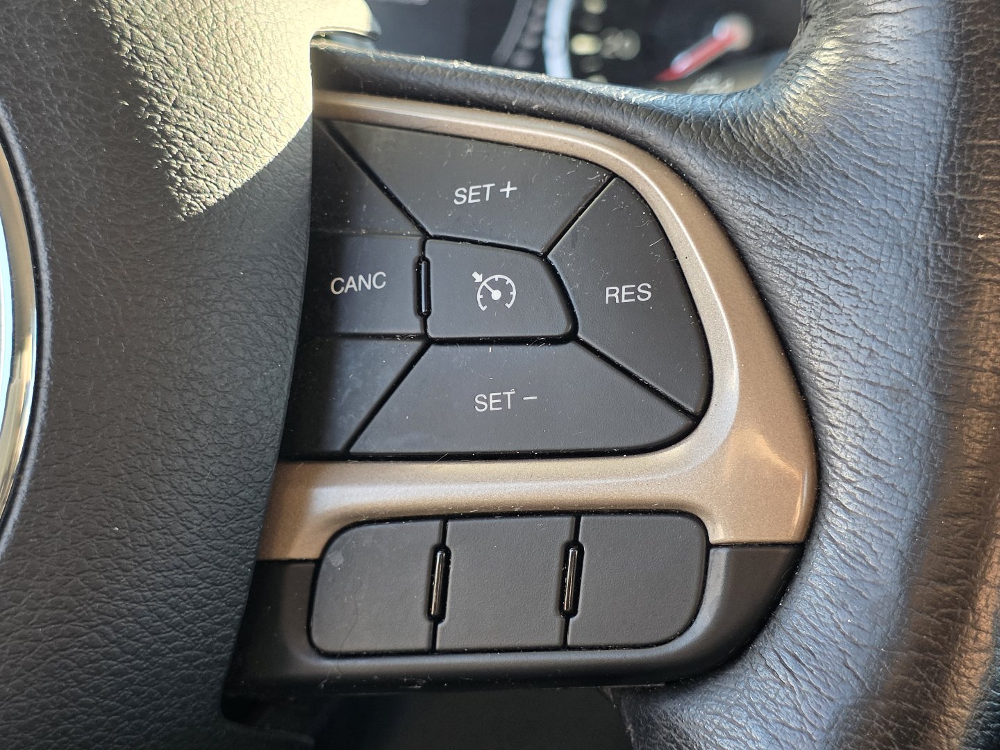 Used 2017 Jeep Renegade Latitude w/ Cold Weather Group AWD/4WD image 30