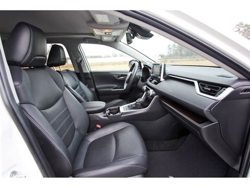 Used 2021 Toyota RAV4 Limited image 26