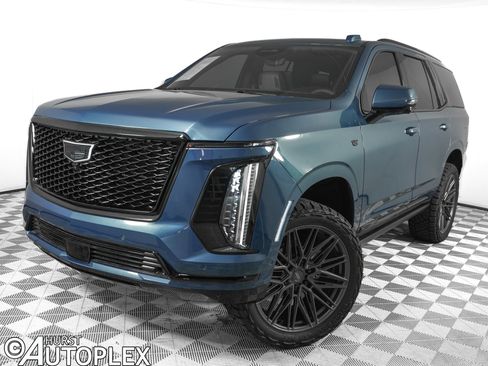 Used 2026 Cadillac Escalade Luxury w/ LPO, Radiant Package AWD/4WD image 1