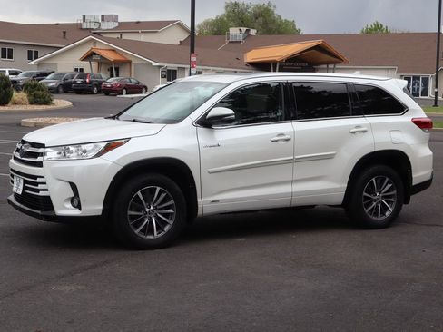 Used 2017 Toyota Highlander XLE AWD/4WD image 10