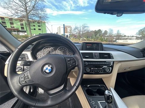Used 2018 BMW 320i Sedan w/ Convenience Package image 29