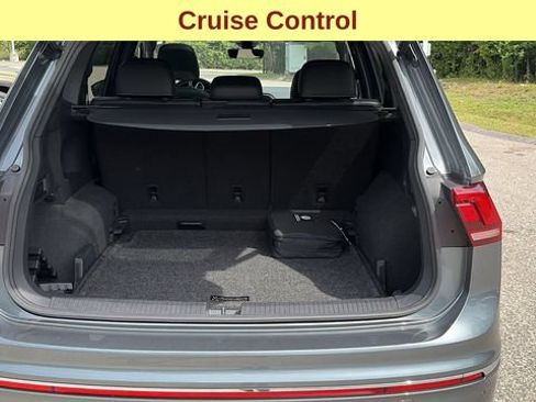 Used 2022 Volkswagen Tiguan SEL R-Line AWD/4WD image 11