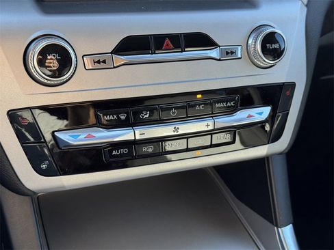 Used 2022 Ford Explorer XLT w/ Equipment Group 202A image 15