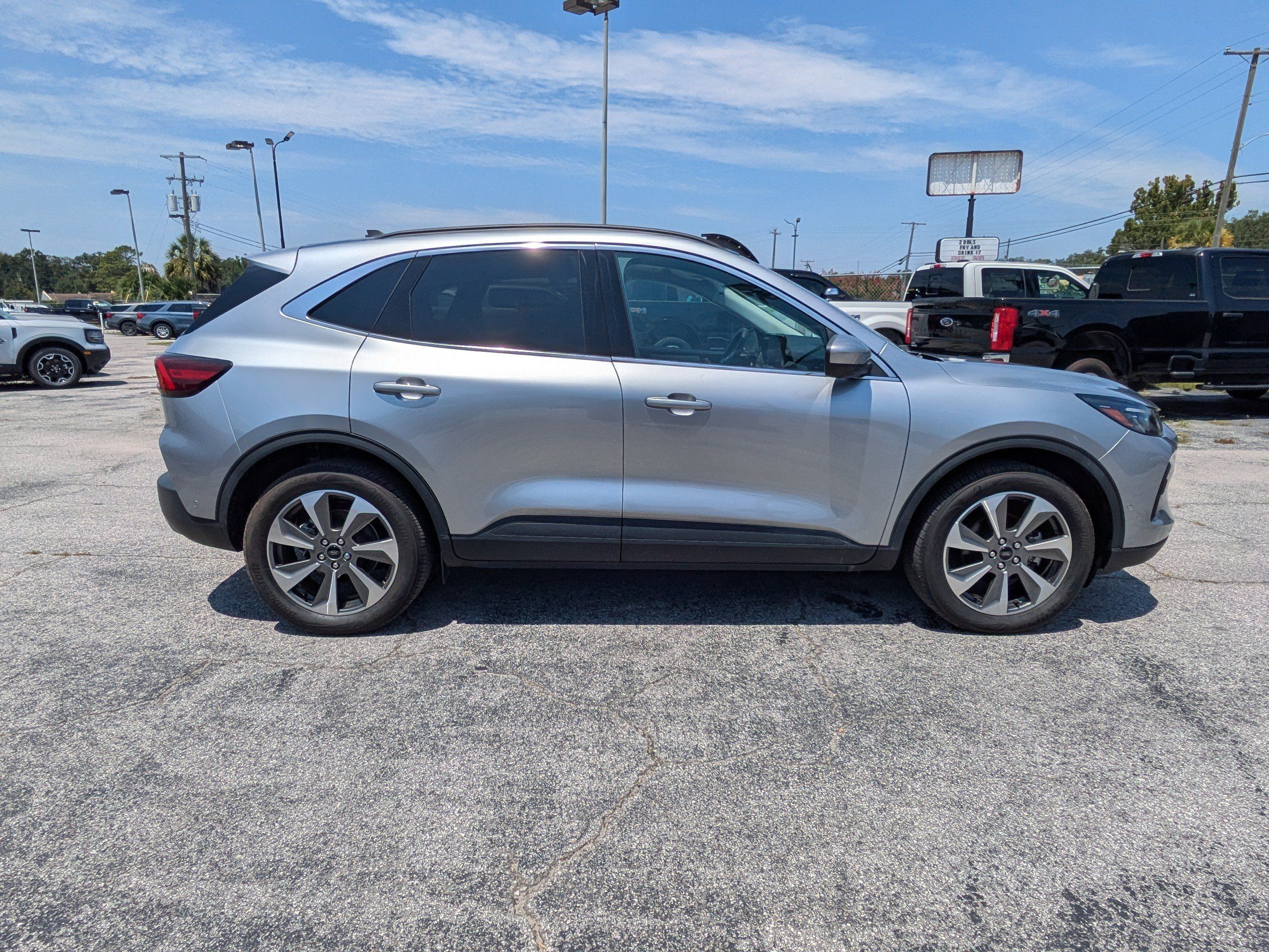 Used 2024 Ford Escape Platinum w/ Premium Technology Package AWD/4WD image 3