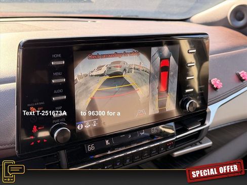 Used 2023 Toyota Sienna Platinum image 28