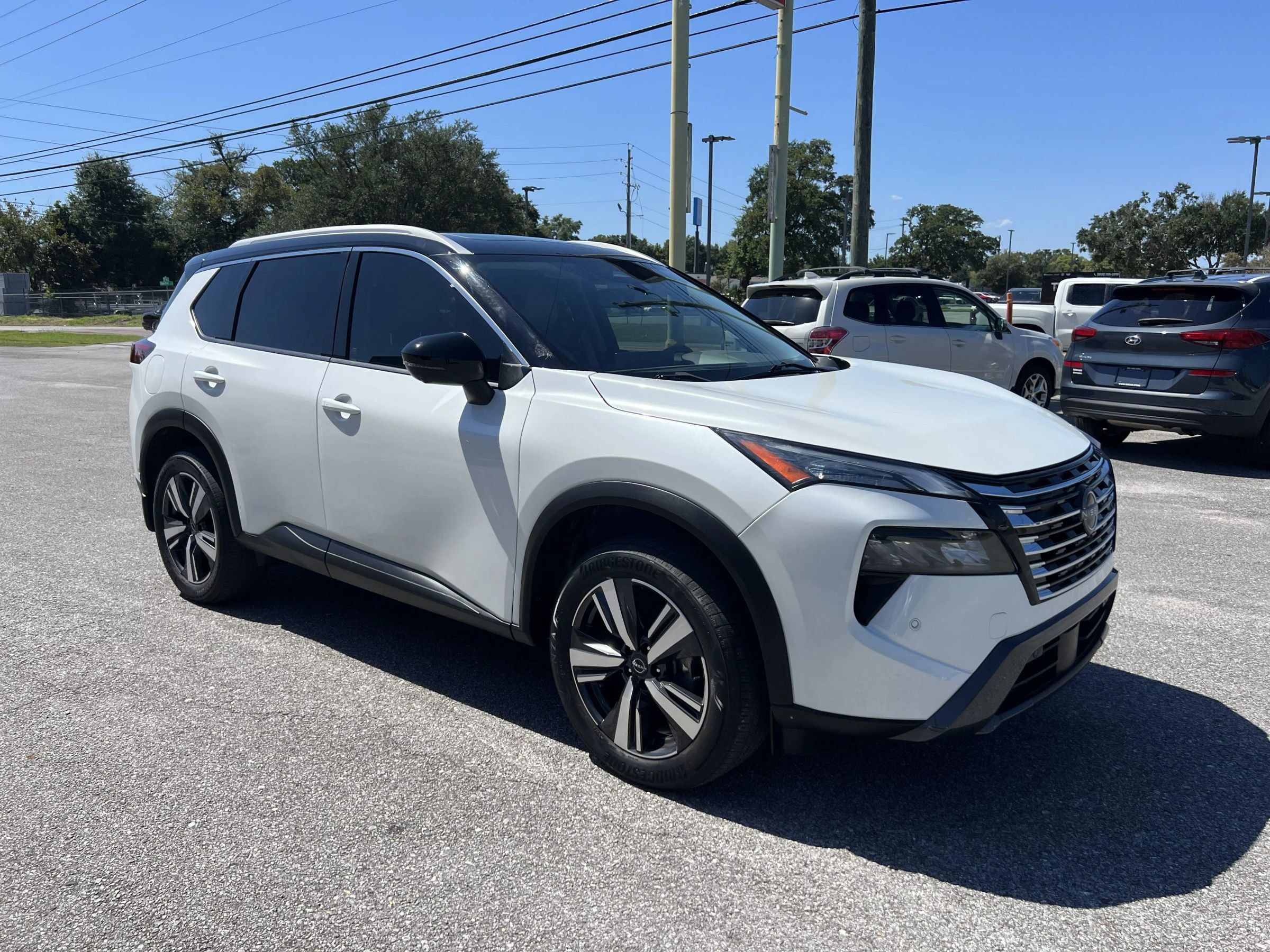 Used 2024 Nissan Rogue SL w/ SL Premium Package FWD image 3