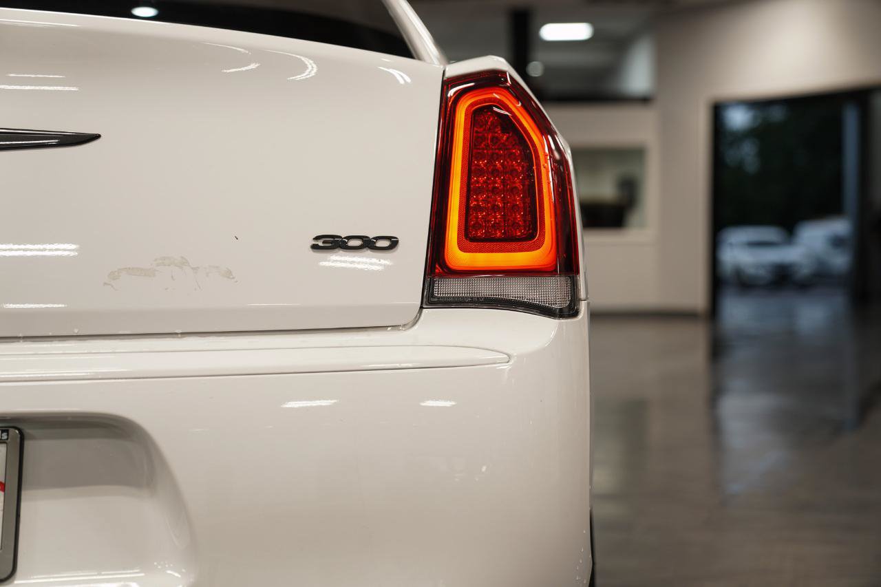 Used 2023 Chrysler 300 Touring w/ Sport Appearance Package RWD image 17