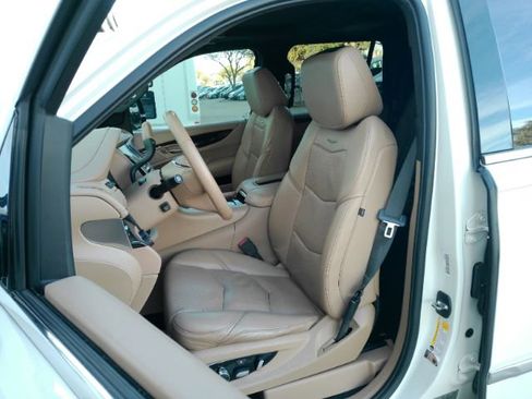 Used 2019 Cadillac Escalade Platinum image 6