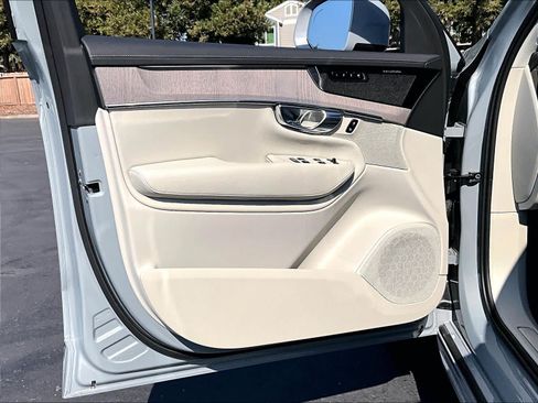 Used 2026 Volvo XC90 T8 Ultra w/ Protection Package Premier AWD/4WD image 26