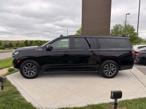 Used 2024 Chevrolet Suburban Z71 w/ Off-Road Capability Package AWD/4WD image 2